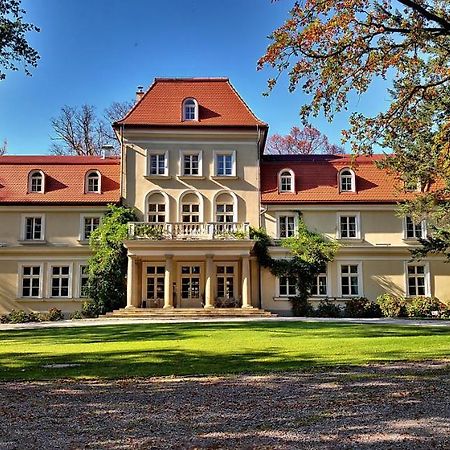 Готель Dwor Sierakow Екстер'єр фото