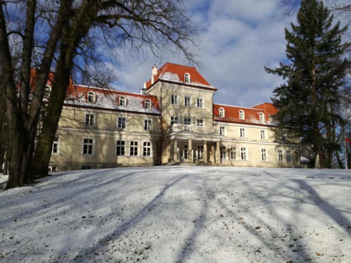 Готель Dwor Sierakow Екстер'єр фото