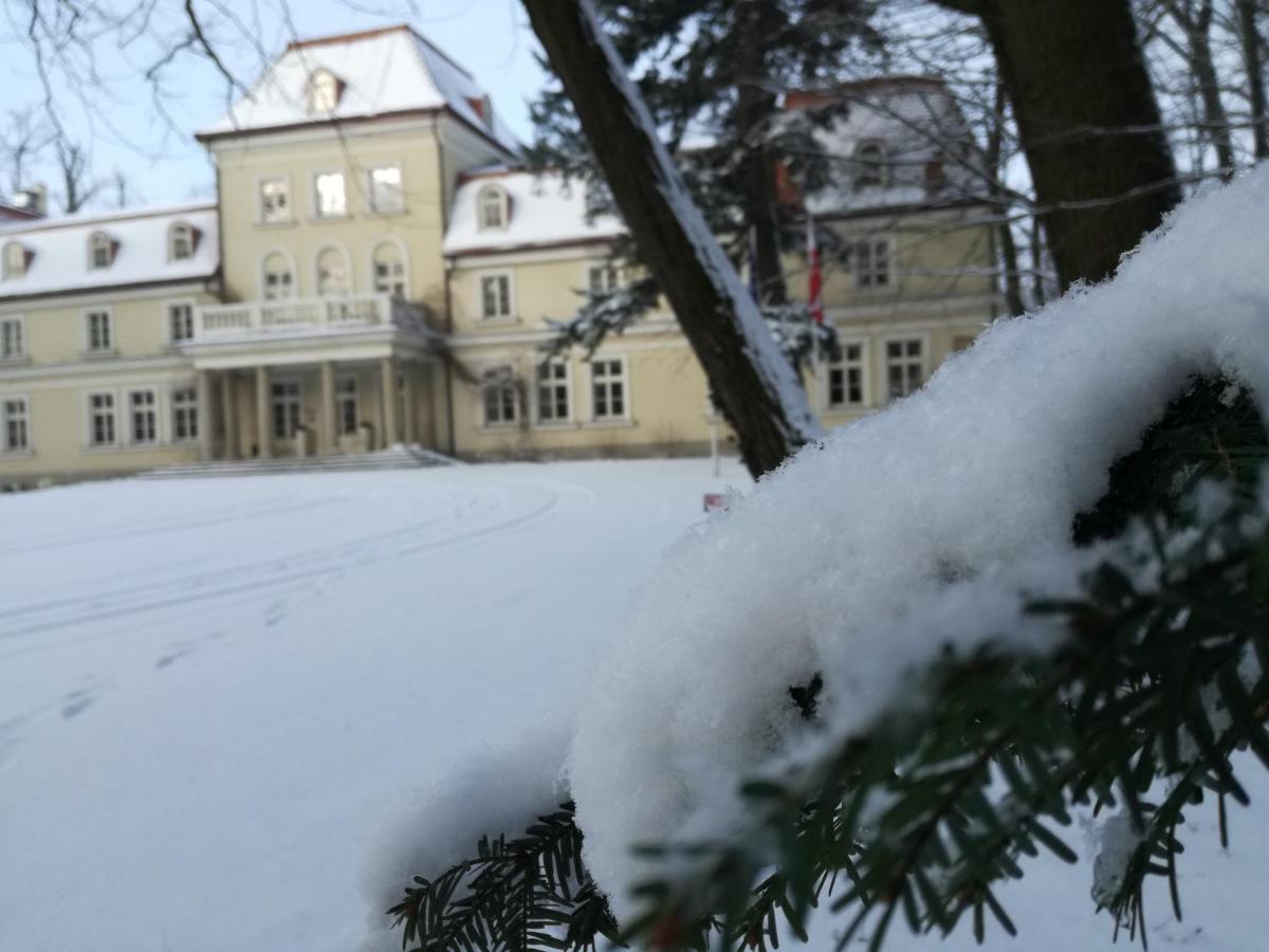 Готель Dwor Sierakow Екстер'єр фото
