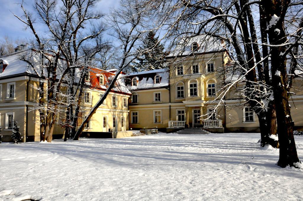 Готель Dwor Sierakow Екстер'єр фото