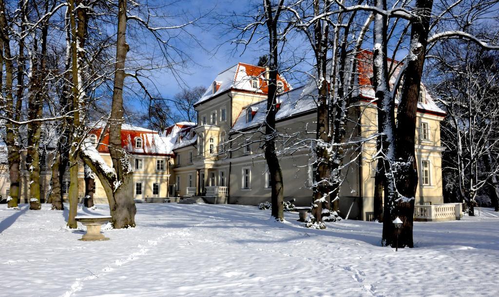 Готель Dwor Sierakow Екстер'єр фото