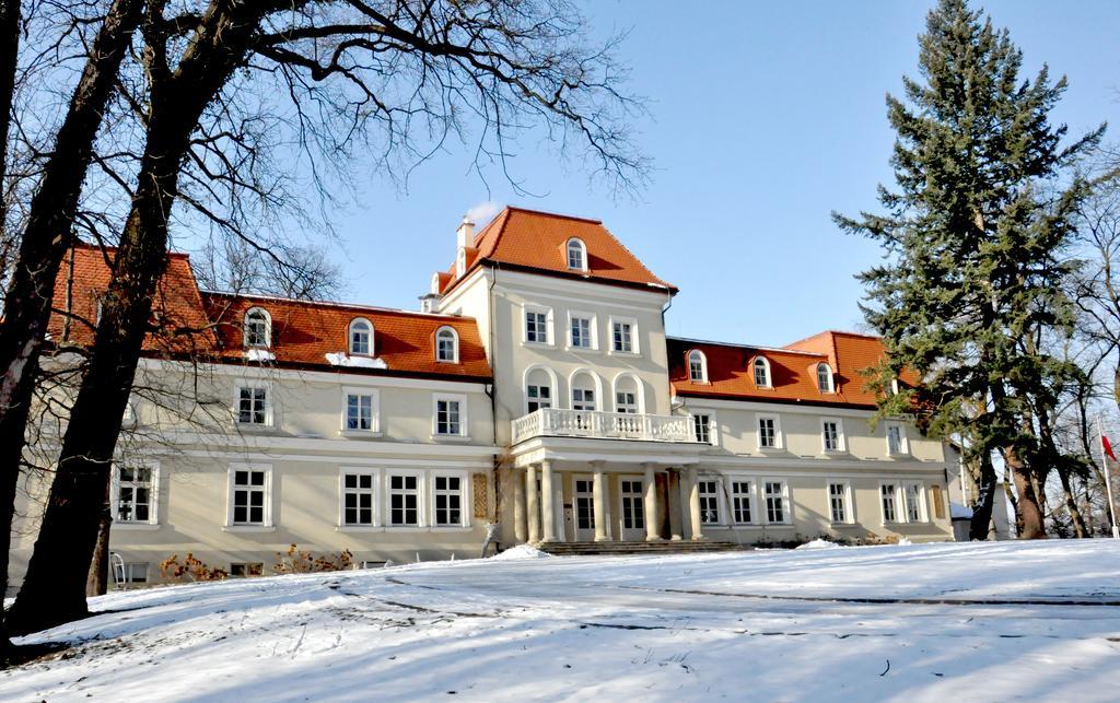 Готель Dwor Sierakow Екстер'єр фото